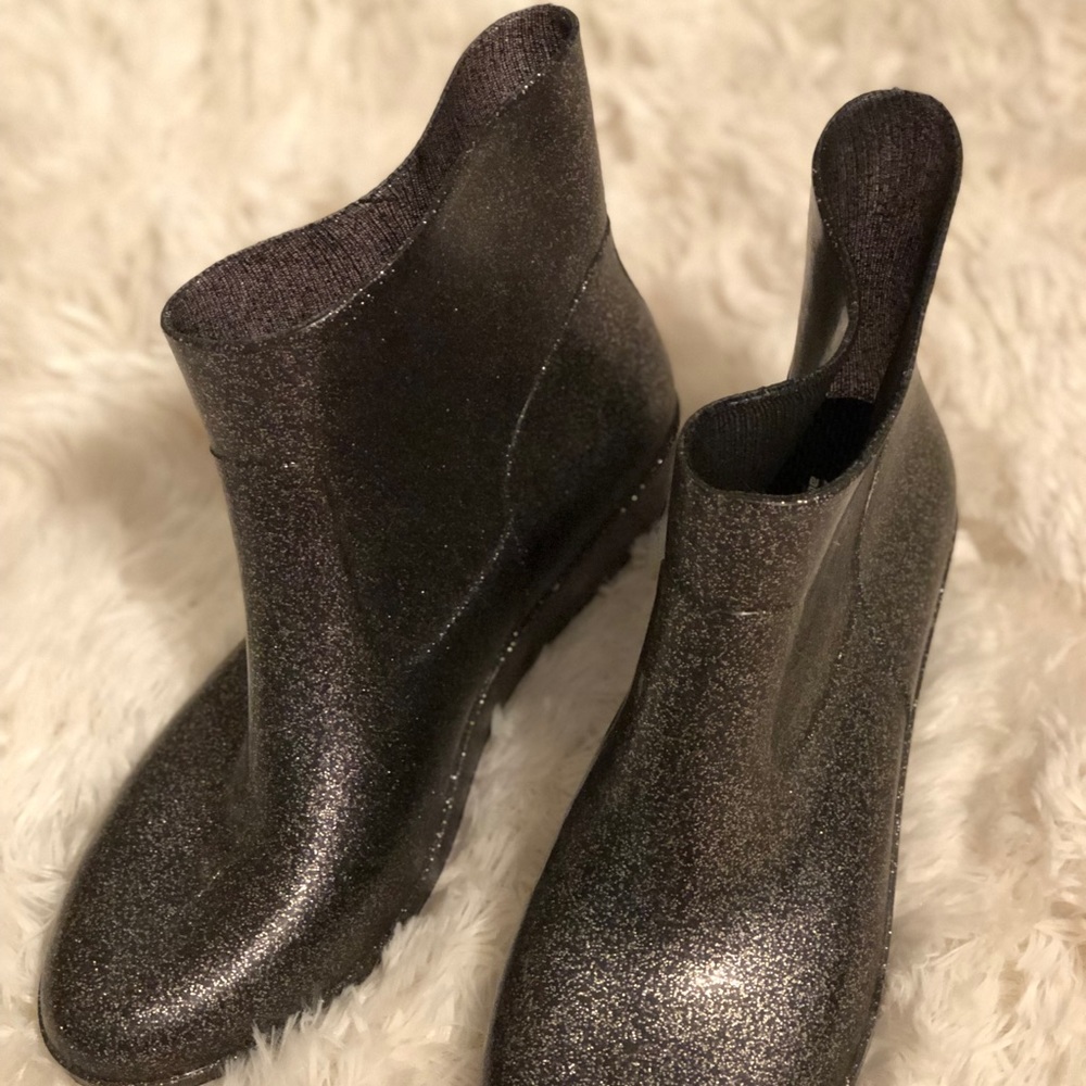 Rain boots. Size 9